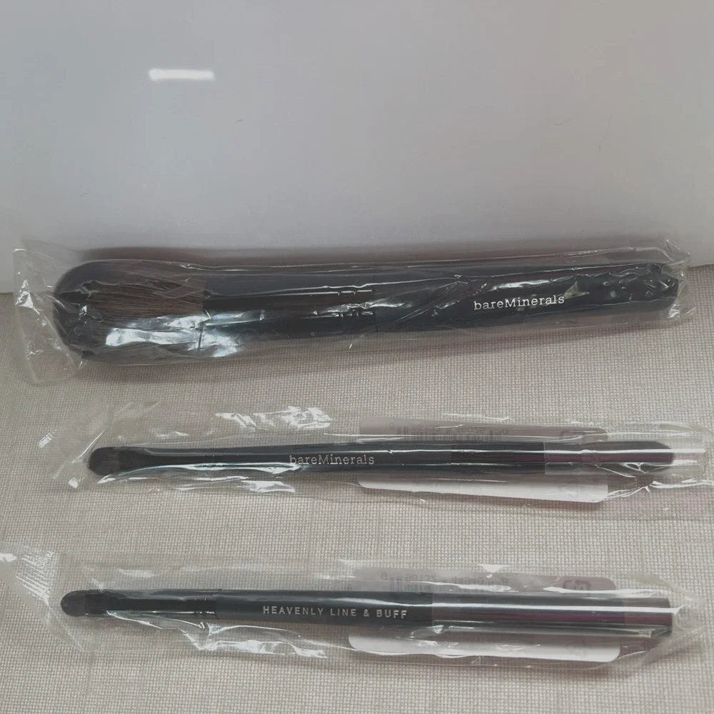 BareMinerals Set Of 3 Brushes Flawless Finish, Lid Line Crease & Buff Eye New‎
